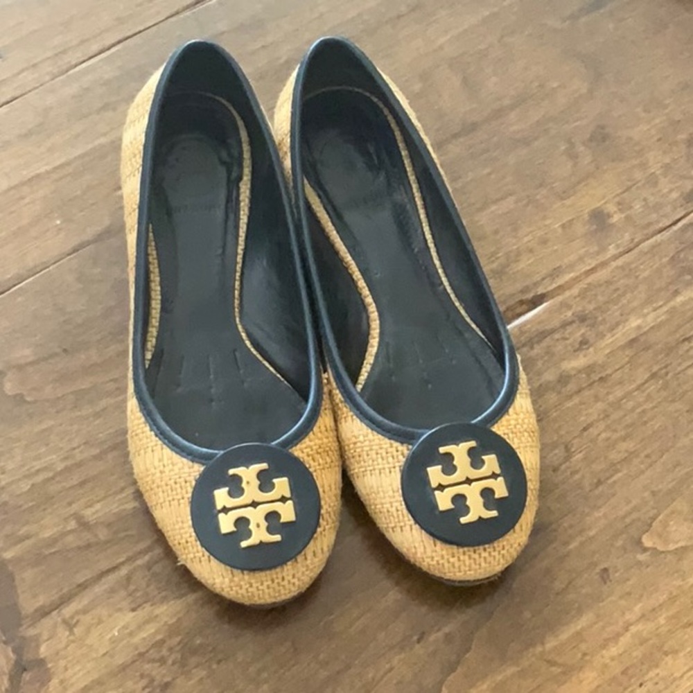 Tory Burch woven flat size 6